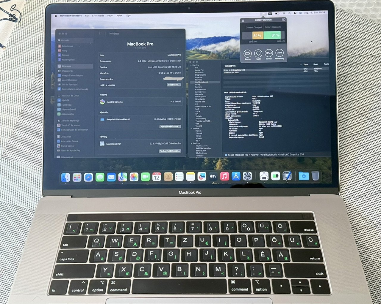 Apple Macbook Pro 15 (2018/19) I7 16 GB 256GB Radeon 555X A1990 + Magic set