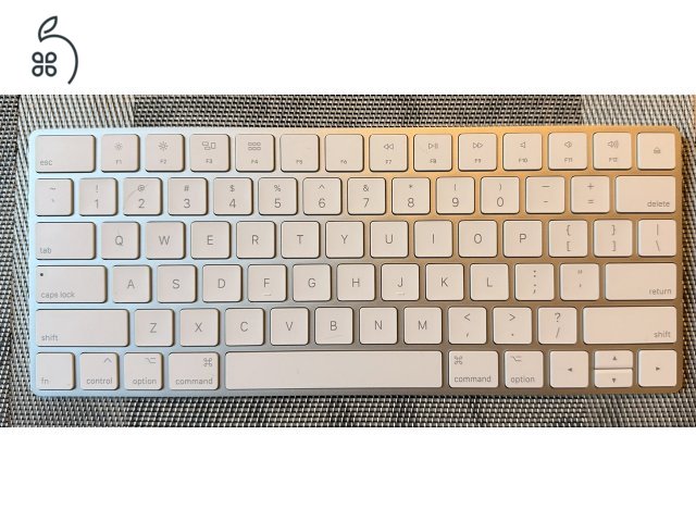 Apple Macbook Pro 15 (2018/19) I7 16 GB 256GB Radeon 555X A1990 + Magic set