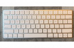 Apple Macbook Pro 15 (2018/19) I7 16 GB 256GB Radeon 555X A1990 + Magic set