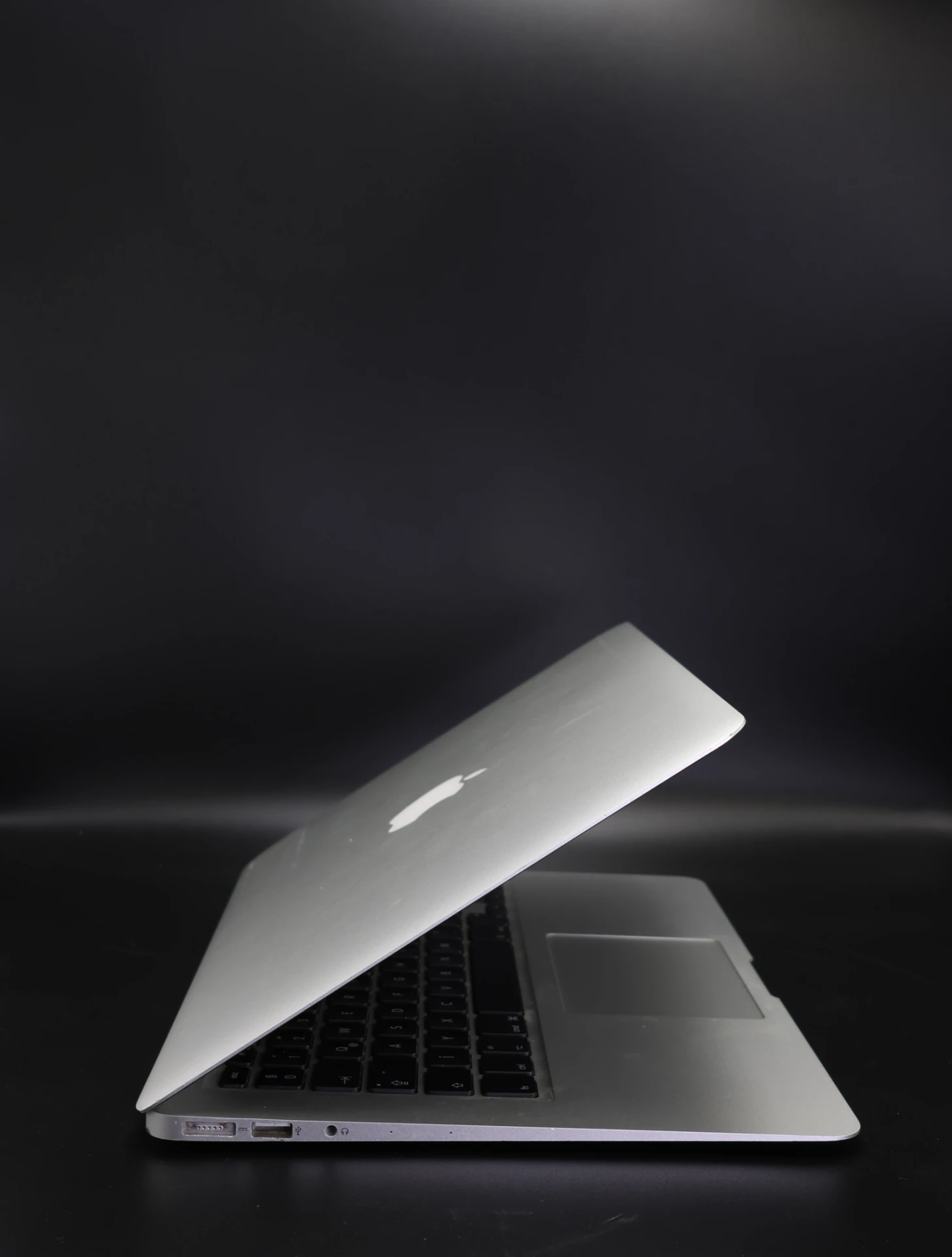 Apple MacBook Air 13″ 2017 i5 128 GB Silver akku - 12 HÓ GARANCIA