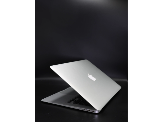 Apple MacBook Air 13″ 2017 i5 128 GB Silver akku - 12 HÓ GARANCIA