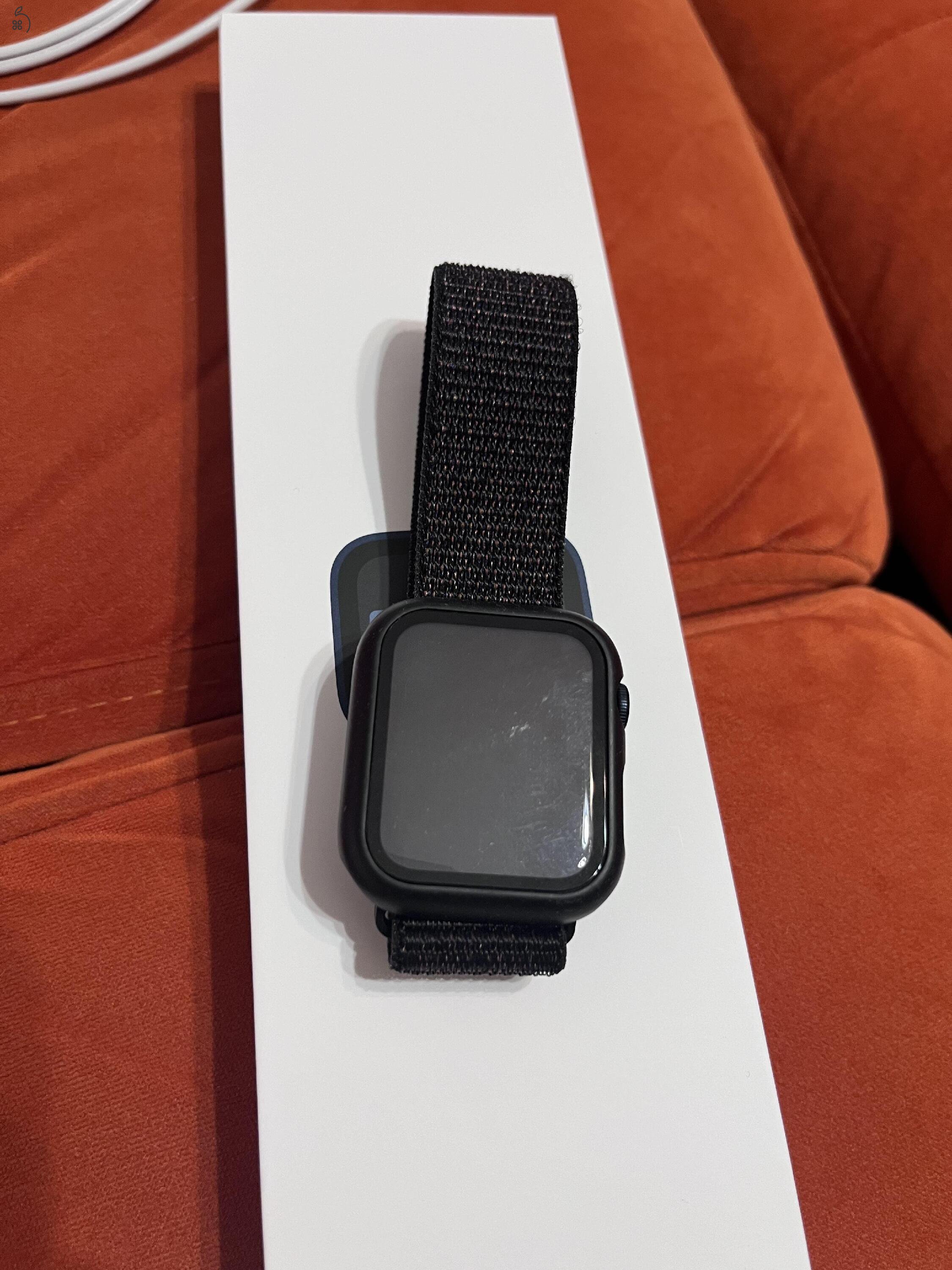 Eladó Apple Watch SE (2nd Gen) 44mm Midnight Aluminium case + Midnight Sport Band