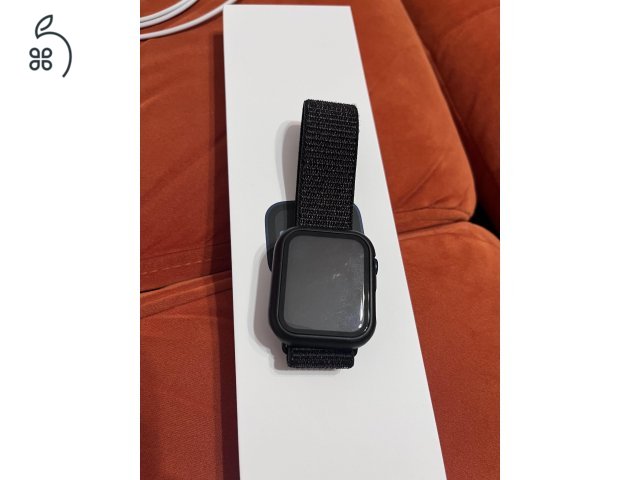 Eladó Apple Watch SE (2nd Gen) 44mm Midnight Aluminium case + Midnight Sport Band