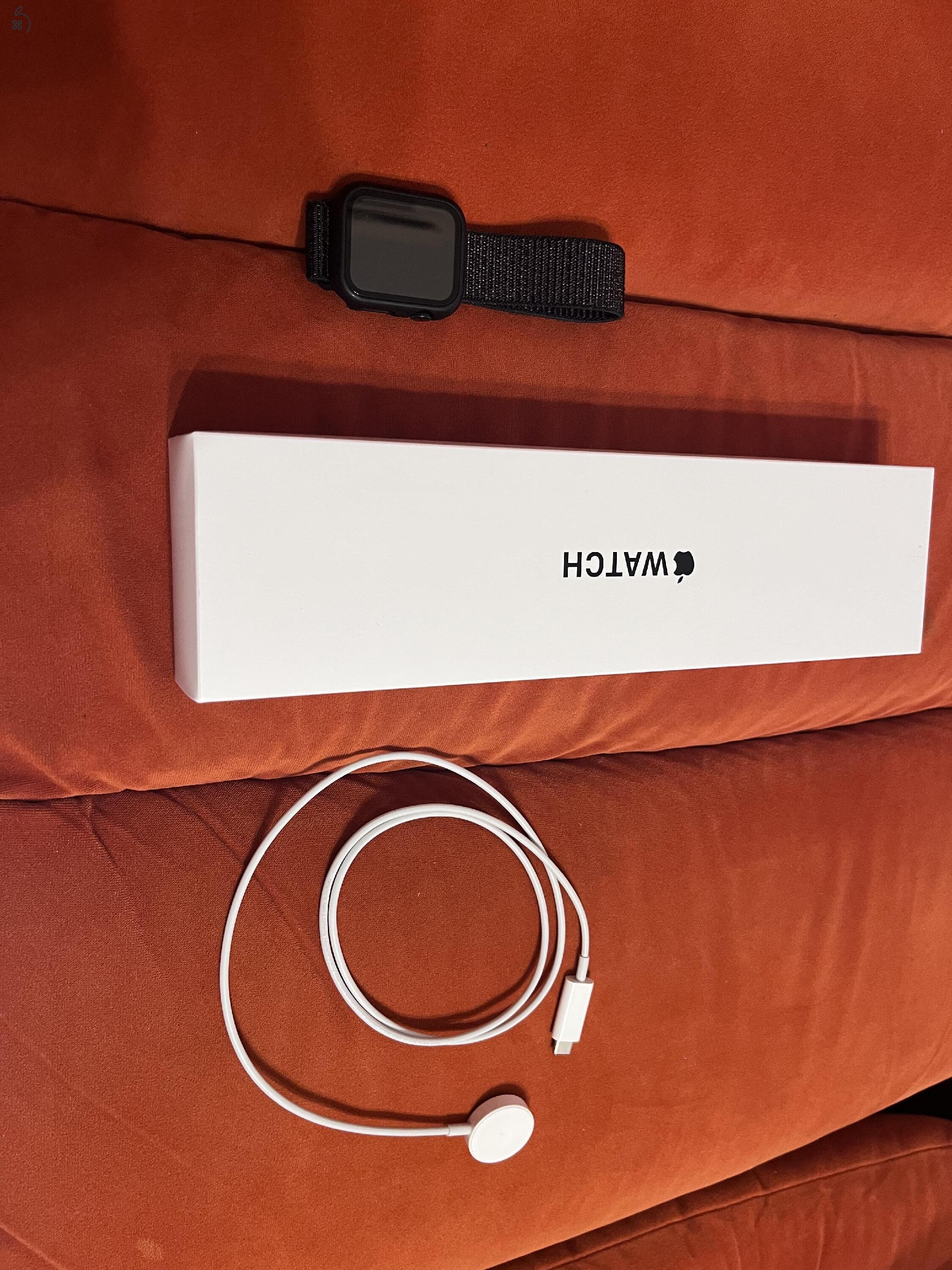 Eladó Apple Watch SE (2nd Gen) 44mm Midnight Aluminium case + Midnight Sport Band