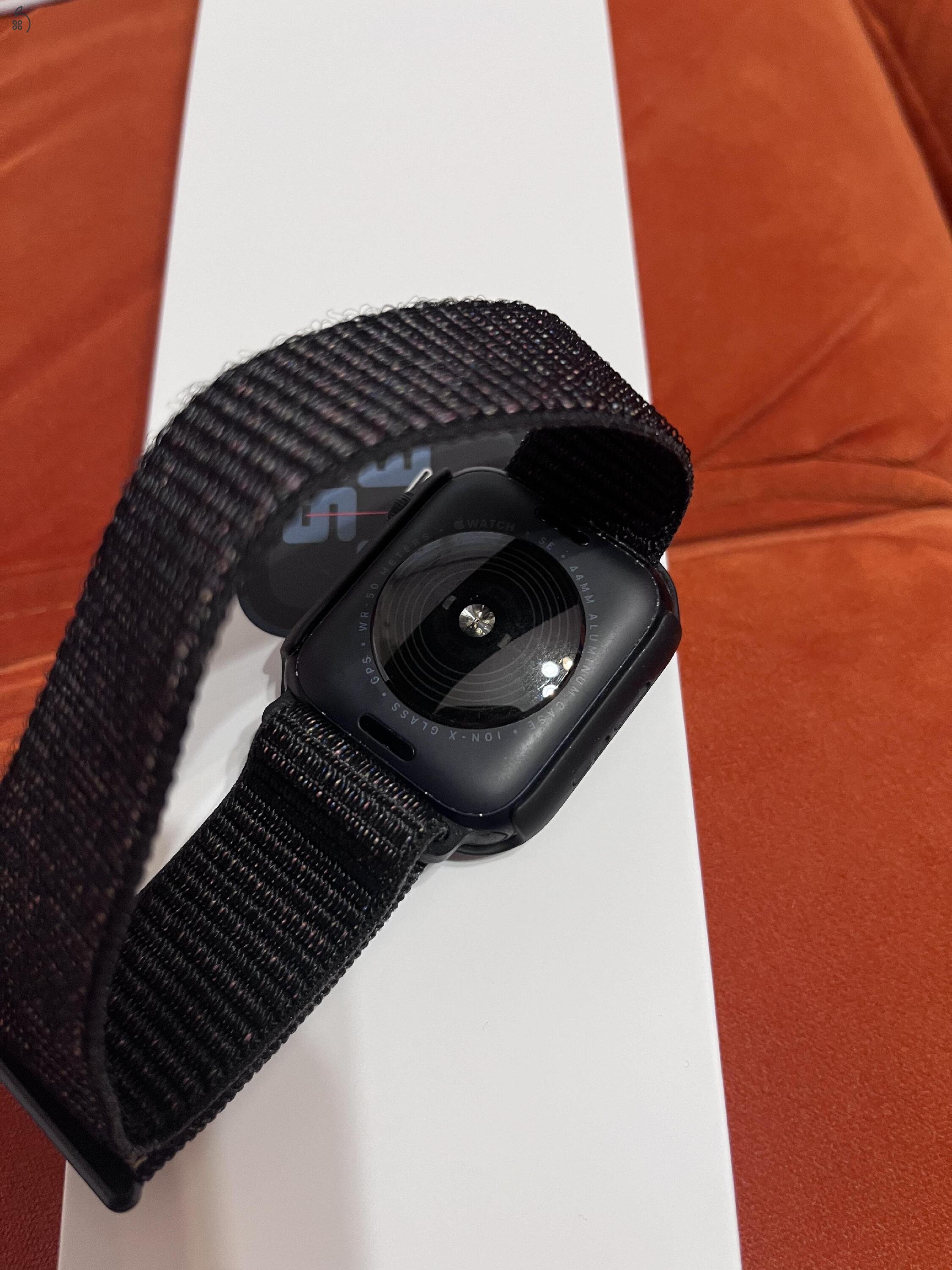 Eladó Apple Watch SE (2nd Gen) 44mm Midnight Aluminium case + Midnight Sport Band