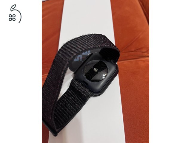 Eladó Apple Watch SE (2nd Gen) 44mm Midnight Aluminium case + Midnight Sport Band