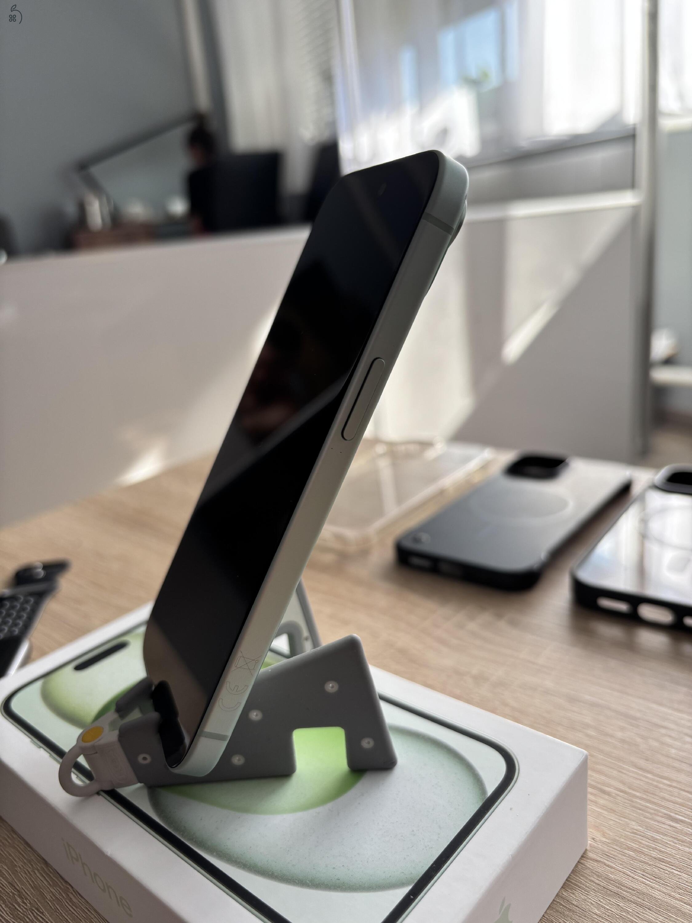 Iphone 15 green 128GB és Apple Watch se