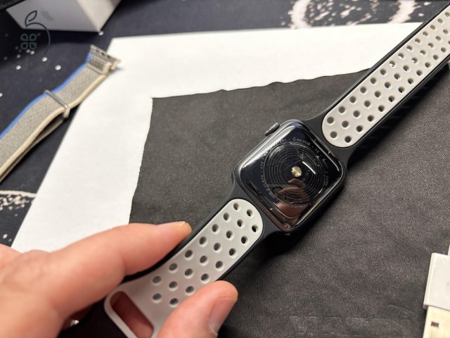Iphone 15 green 128GB és Apple Watch se