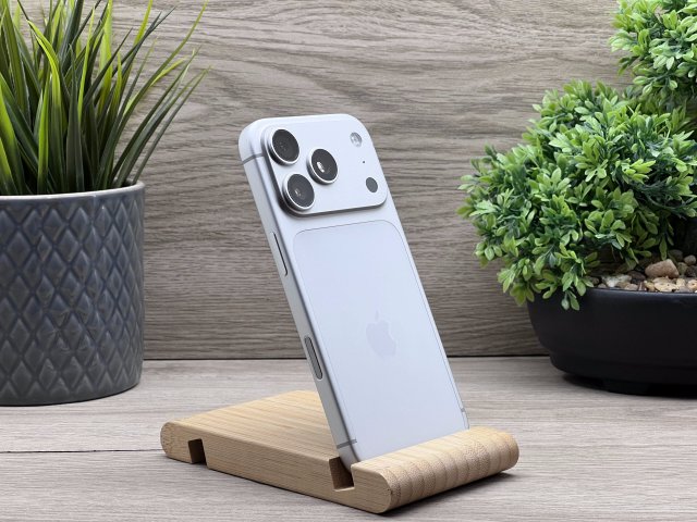 Hibátlan iPhone 17 Pro Silver 256GB 2 ÉV Garanciával Számlával Aksi 100%