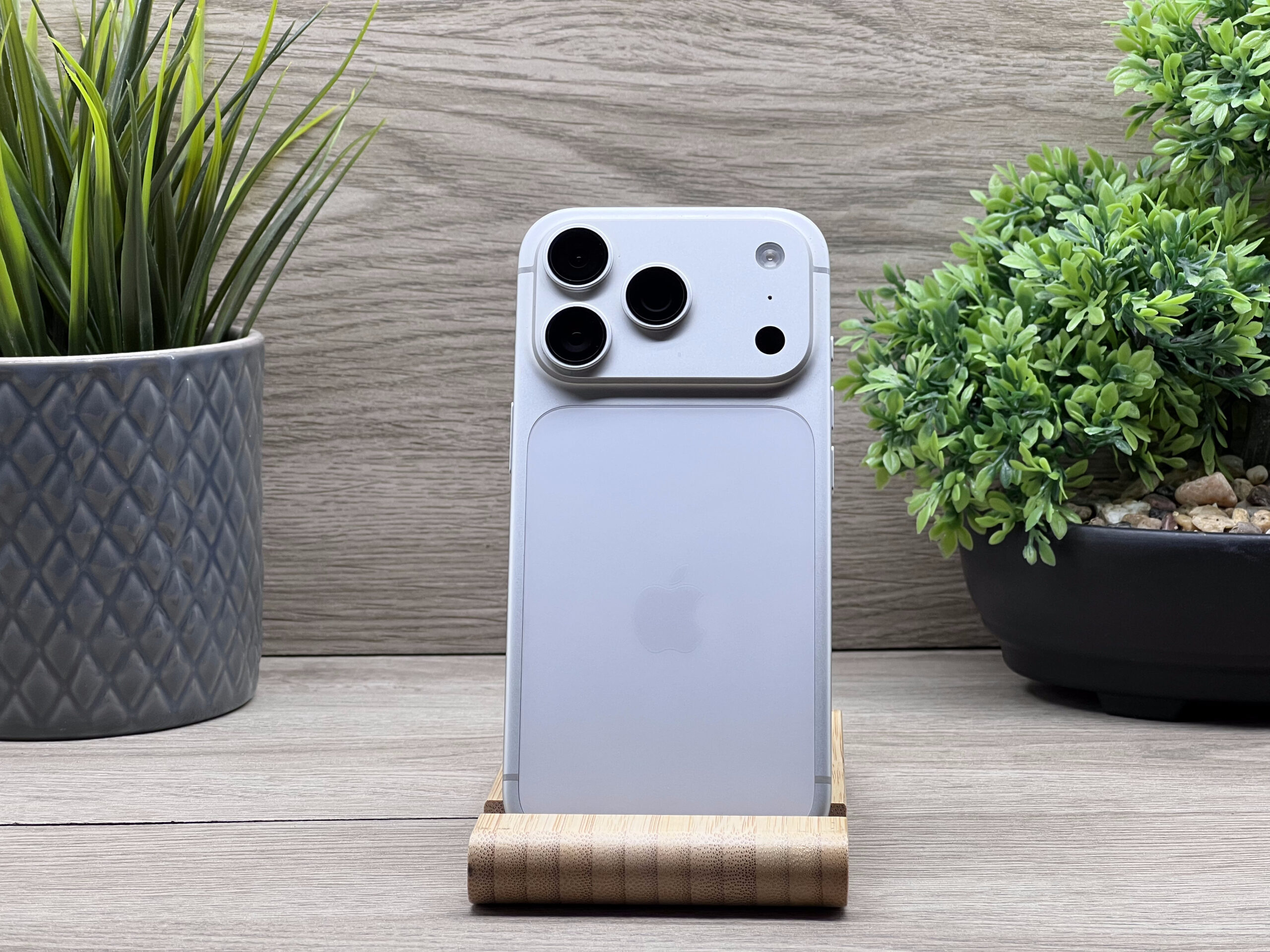 Hibátlan iPhone 17 Pro Silver 256GB 2 ÉV Garanciával Számlával Aksi 100%