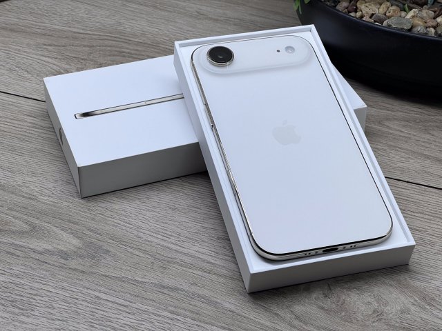 Hibátlan iPhone Air Light Gold 256GB 2 ÉV Garanciával Számlával Aksi 100%