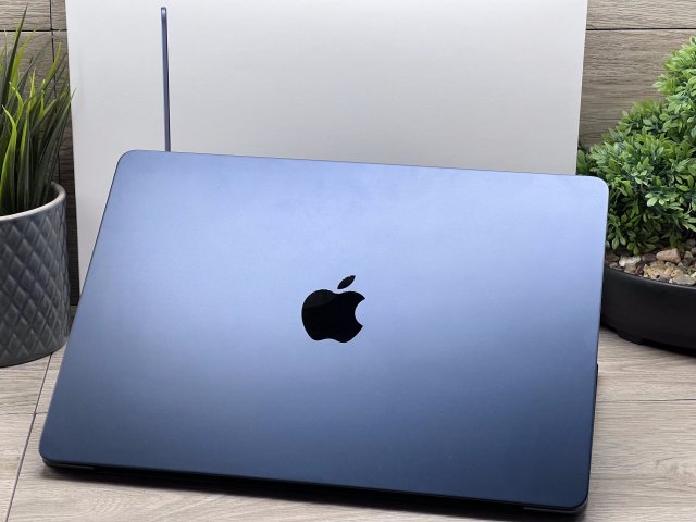 Hibátlan MacBook Air 2022 M2 13” 256GB 2 ÉV Garanciával Számlával
