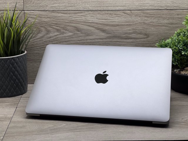 MacBook Air 2020 M1 13” 256GB 2 ÉV Garanciával Számlával