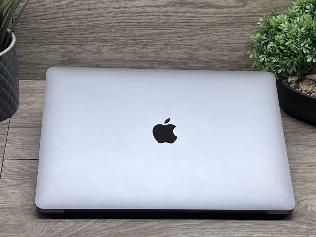MacBook Air 2020 M1 13” 256GB 2 ÉV Garanciával Számlával