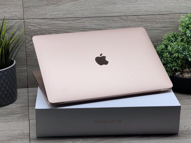 MacBook Air 2020 M1 13” 256GB 2 ÉV Garanciával Számlával
