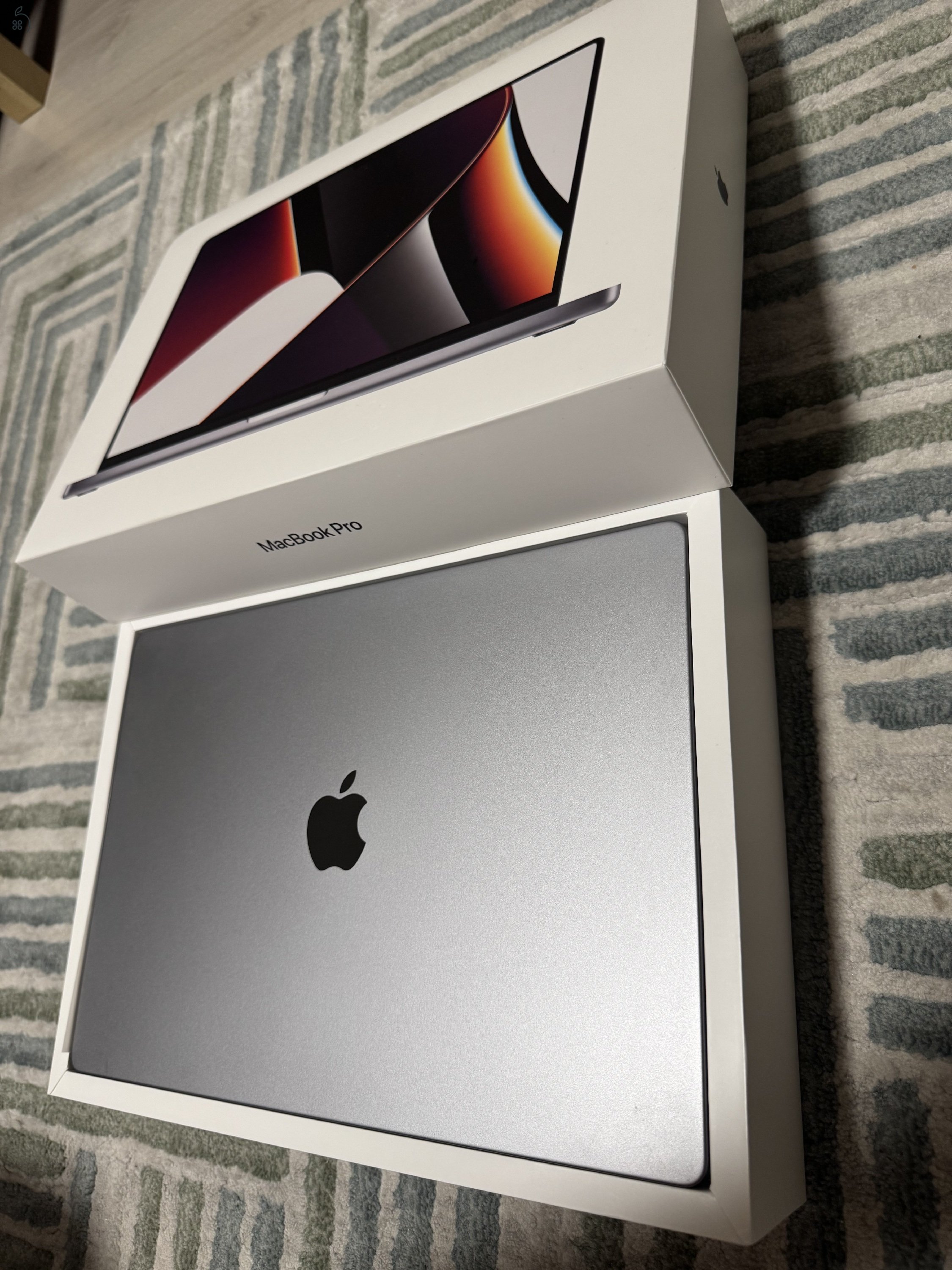 MacBook PRO 16” M1 Pro chip! 16GB/1TB SSD! Akkumlátor 96%! Gyönyörű!
