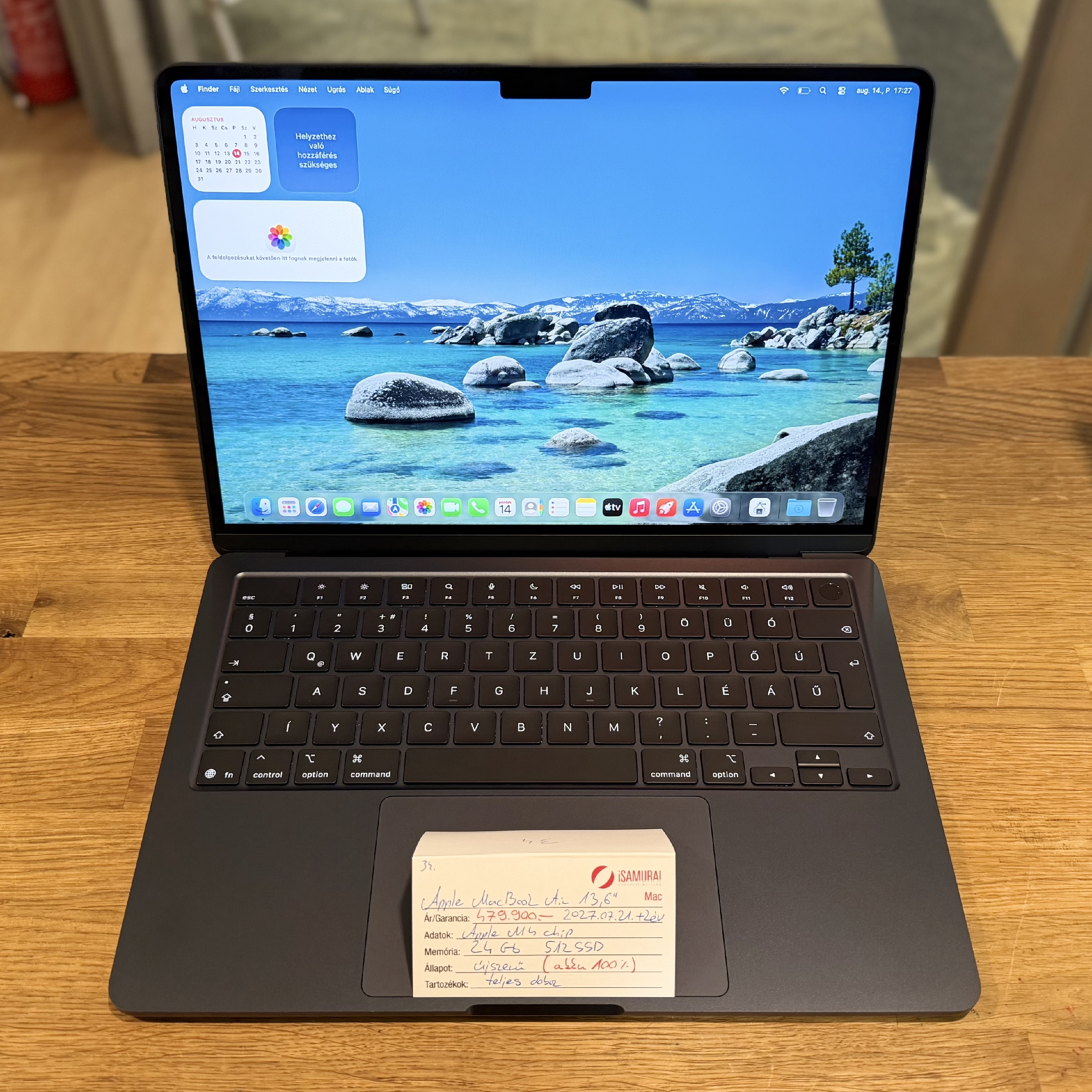 Apple MacBook Air 13,6