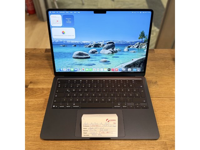 Apple MacBook Air 13,6