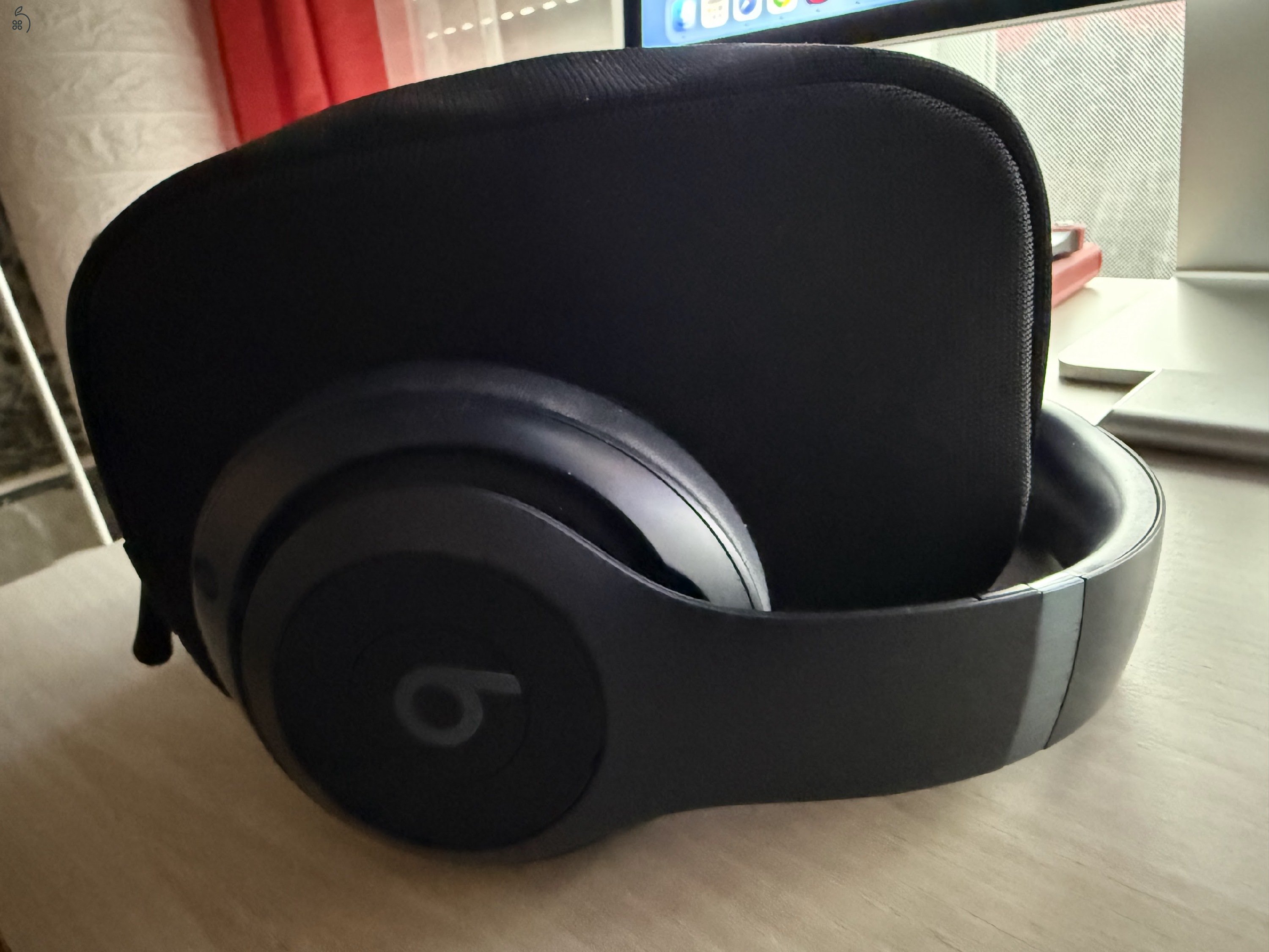 Beats Studio Pro (Kék / Navy) – Újszerű állapotban, gyári tokkal, kábelekkel