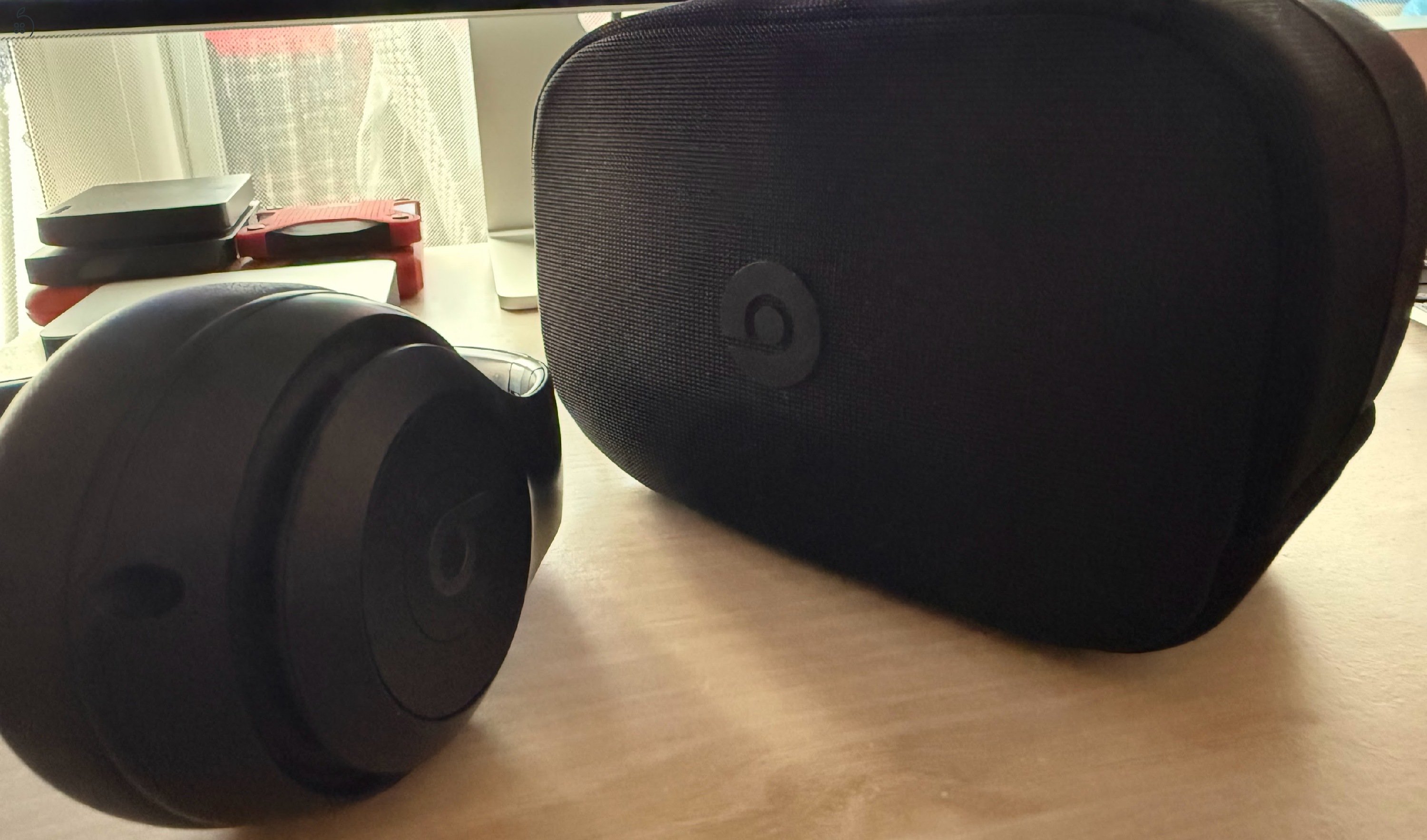 Beats Studio Pro (Kék / Navy) – Újszerű állapotban, gyári tokkal, kábelekkel