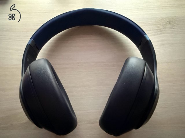 Beats Studio Pro (Kék / Navy) – Újszerű állapotban, gyári tokkal, kábelekkel