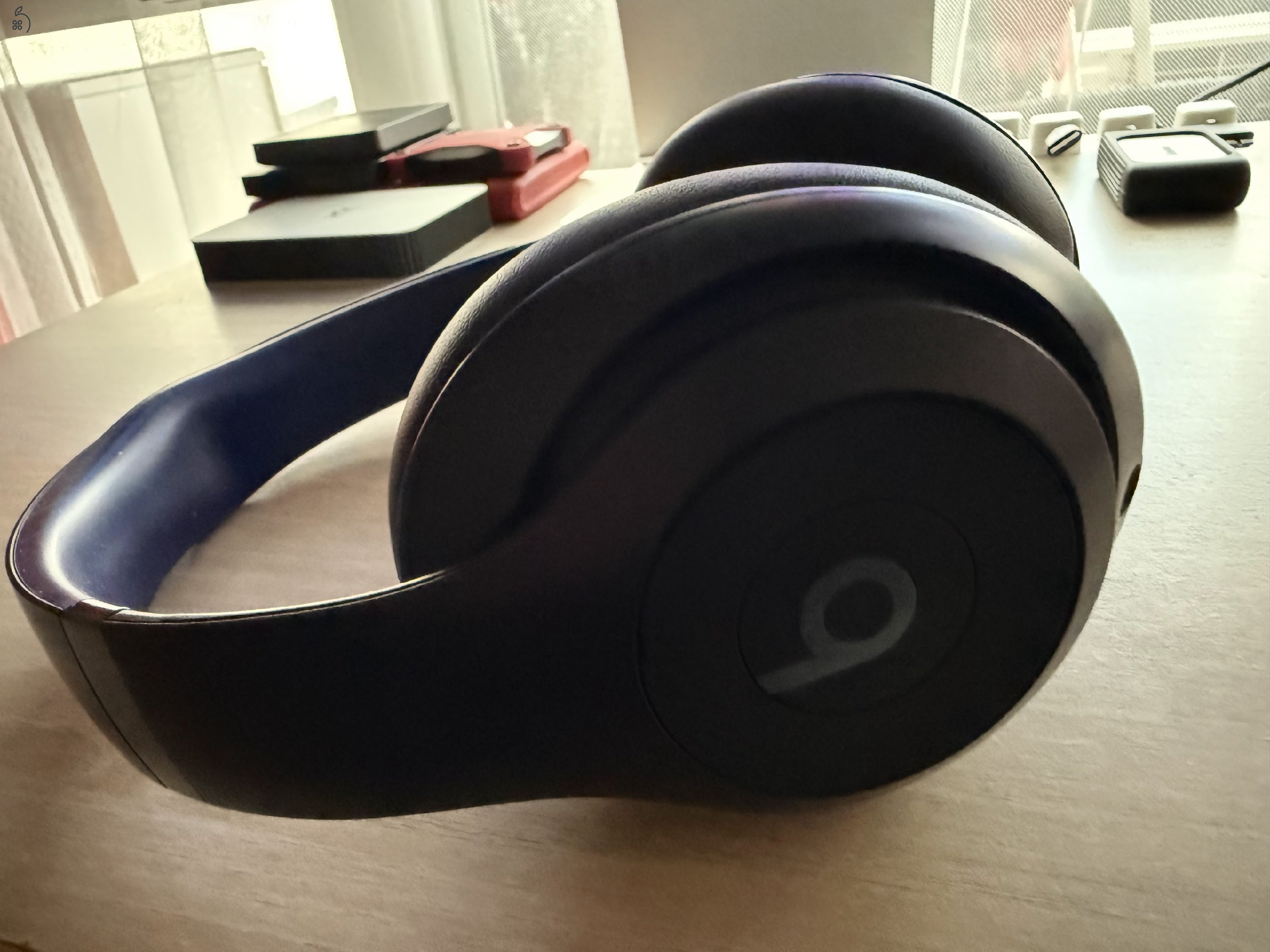 Beats Studio Pro (Kék / Navy) – Újszerű állapotban, gyári tokkal, kábelekkel