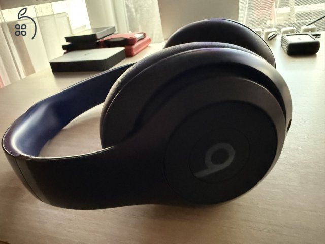 Beats Studio Pro (Kék / Navy) – Újszerű állapotban, gyári tokkal, kábelekkel