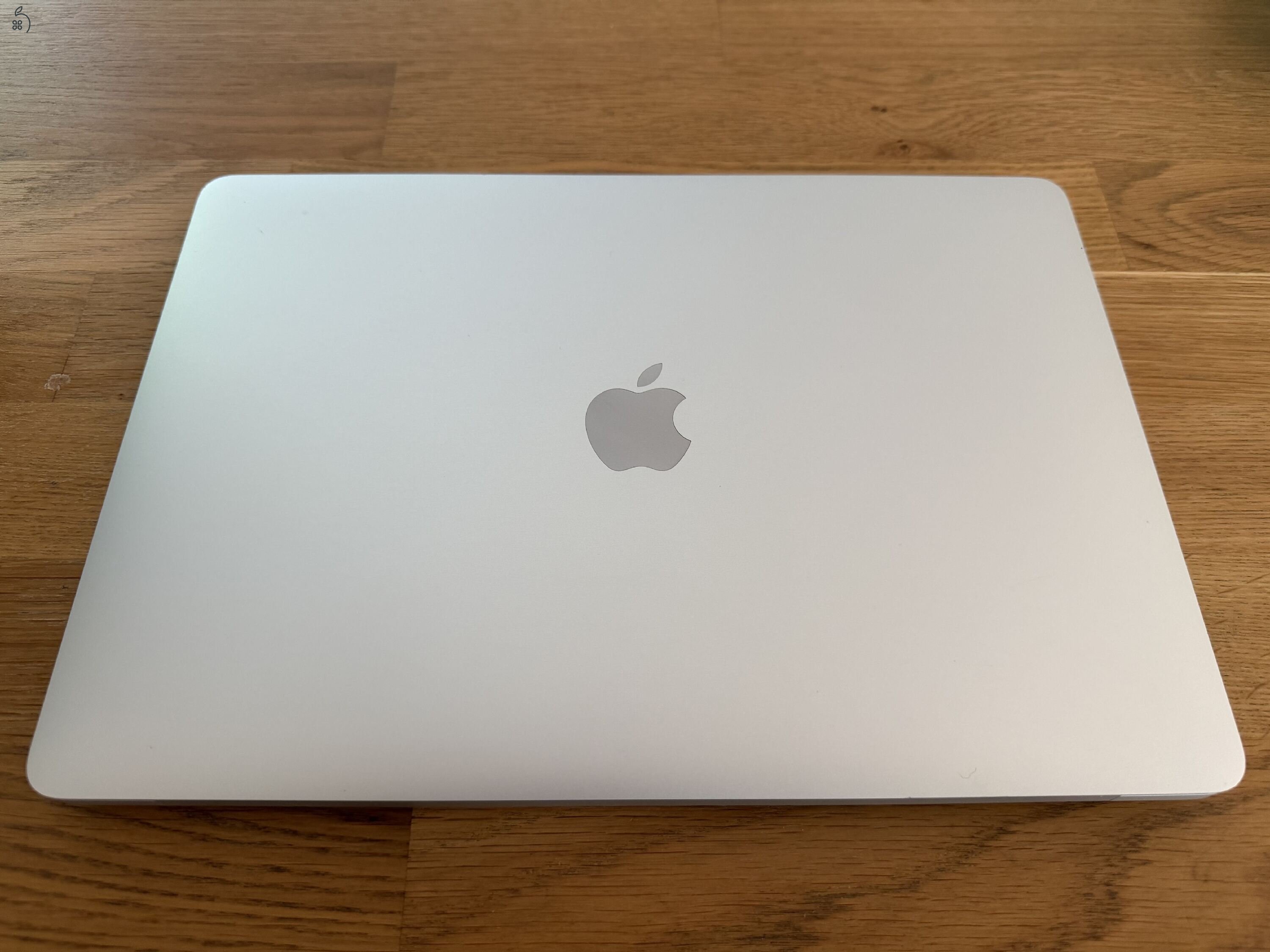 MEGKÍMÉLT MacBook Air (M1, 2020) / 512 GB SSD / 8 GB RAM - hibátlan állapotban eladó!