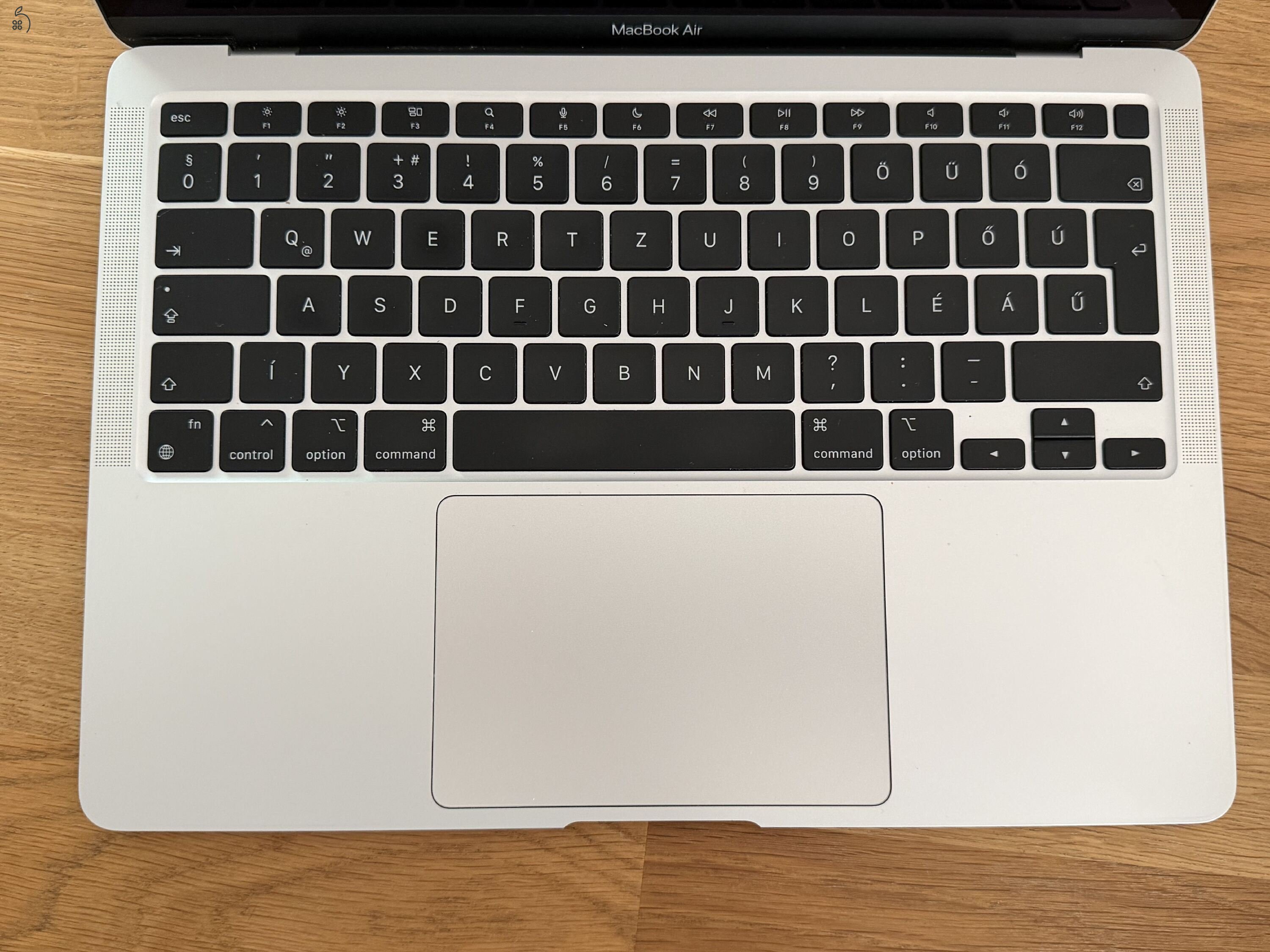 MEGKÍMÉLT MacBook Air (M1, 2020) / 512 GB SSD / 8 GB RAM - hibátlan állapotban eladó!