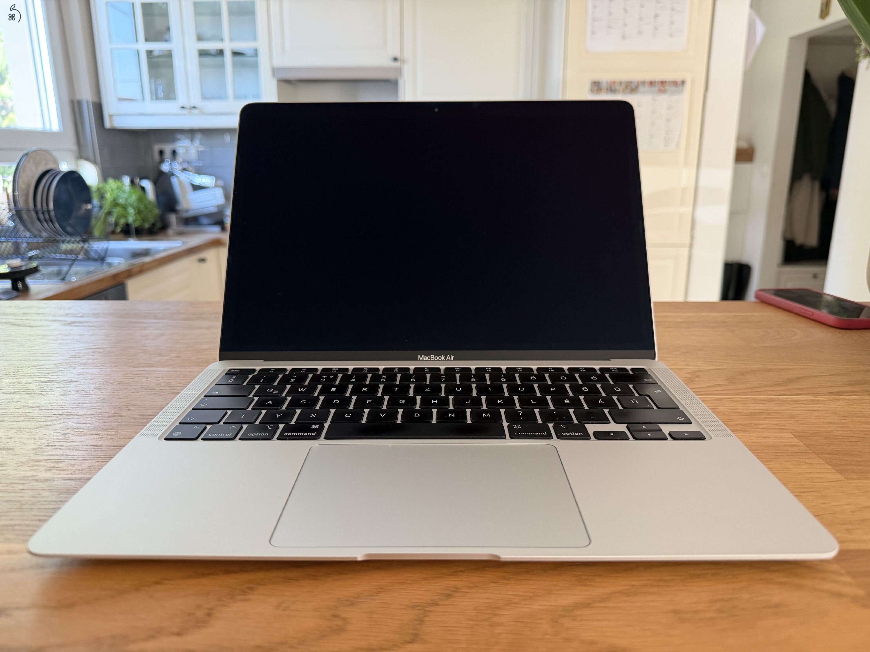 MEGKÍMÉLT MacBook Air (M1, 2020) / 512 GB SSD / 8 GB RAM - hibátlan állapotban eladó!