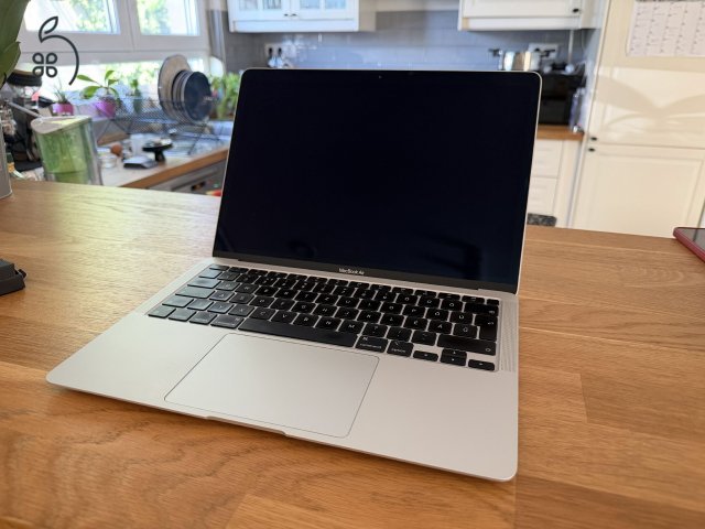 MEGKÍMÉLT MacBook Air (M1, 2020) / 512 GB SSD / 8 GB RAM - hibátlan állapotban eladó!