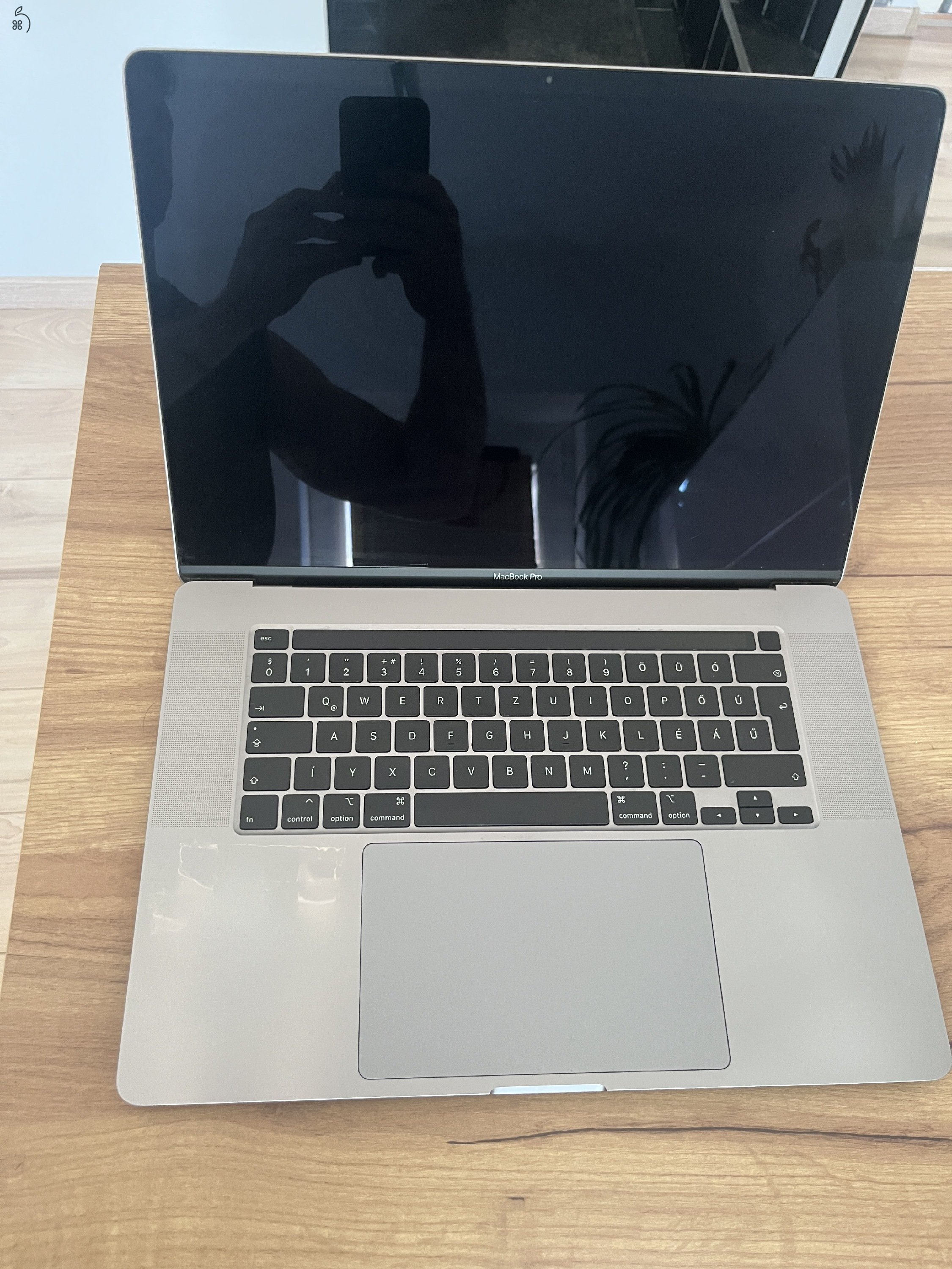 2019 I7 Macbook Pro - 32GB - AMD Radeon Pro 5300M - 500GB SSD