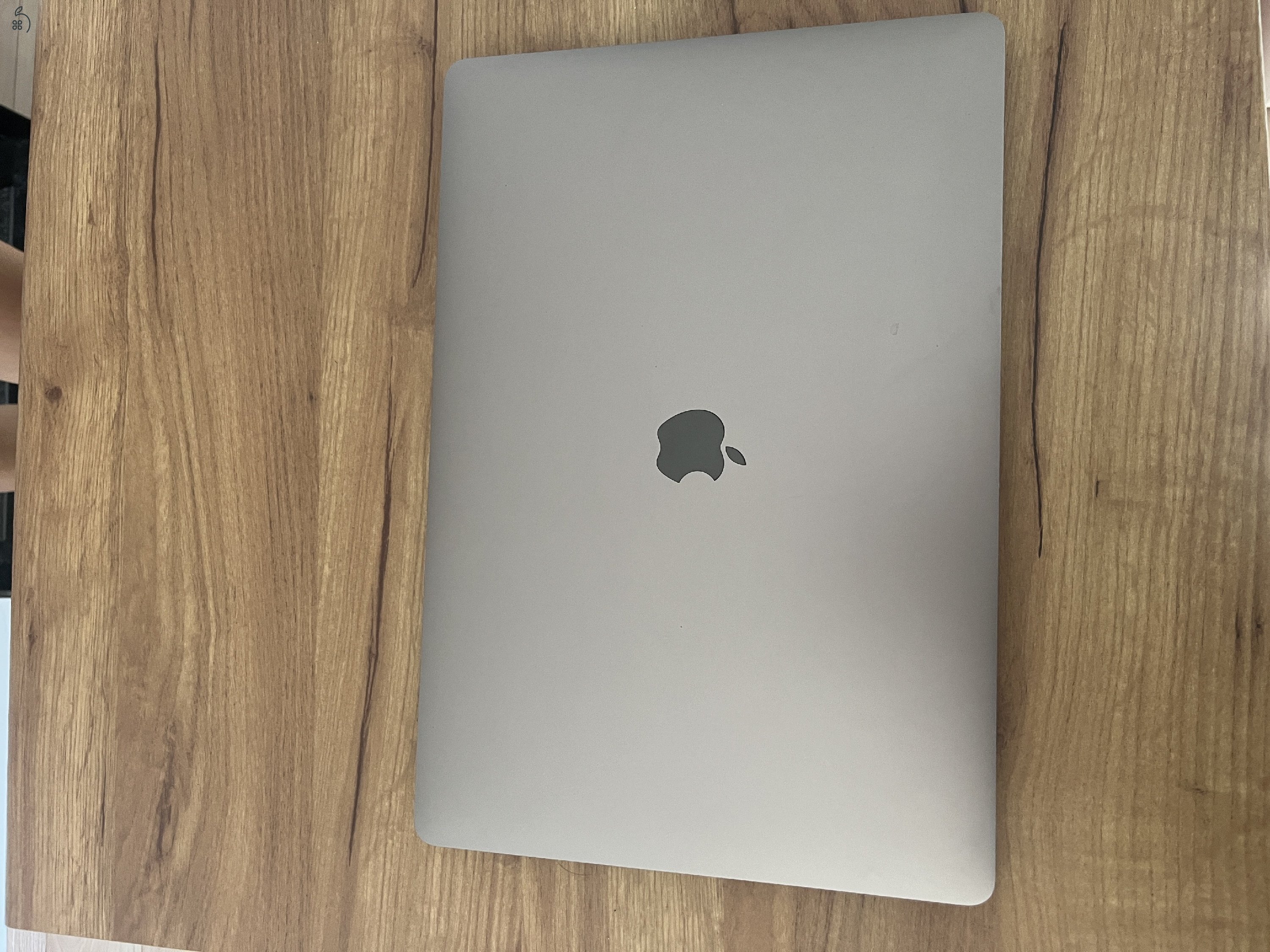2019 I7 Macbook Pro - 32GB - AMD Radeon Pro 5300M - 500GB SSD