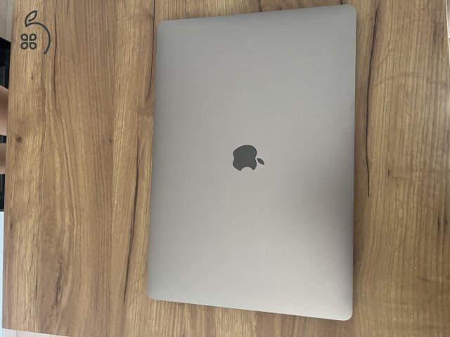 2019 I7 Macbook Pro - 32GB - AMD Radeon Pro 5300M - 500GB SSD
