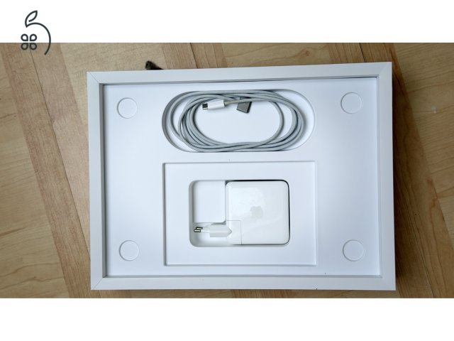 MacBook Pro 14″ M1 Pro 16 GB / 512 GB – karcmentes, teljes gyári csomag