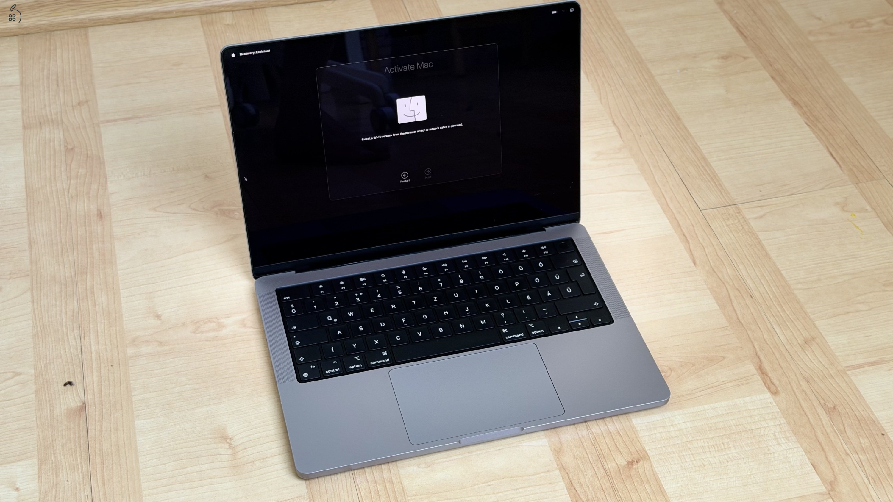 MacBook Pro 14″ M1 Pro 16 GB / 512 GB – karcmentes, teljes gyári csomag