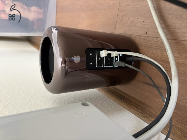 Mac Pro 2013 , 29”-s monitorral eladó