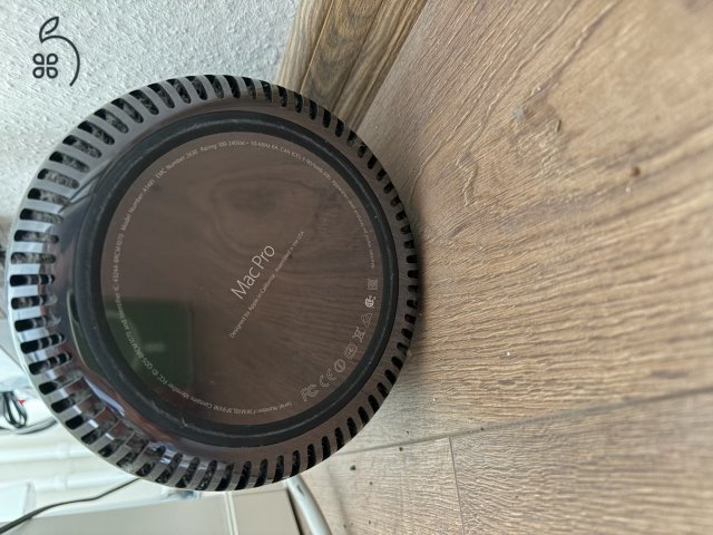 Mac Pro 2013 , 29”-s monitorral eladó