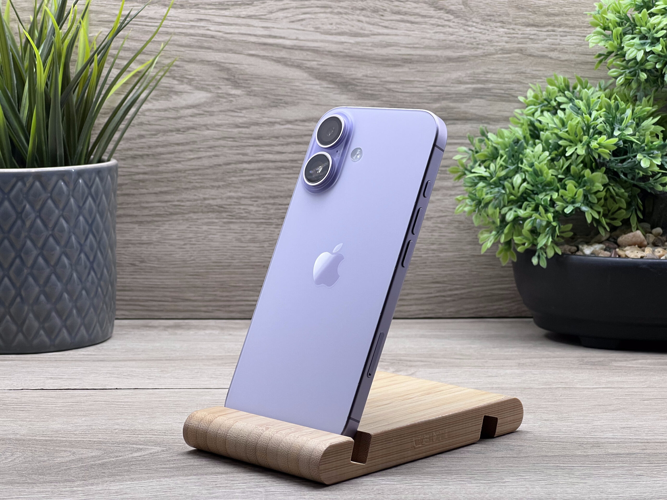 iPhone 17 Lavender 256GB 2 ÉV Garanciával Számlával Aksi 100%