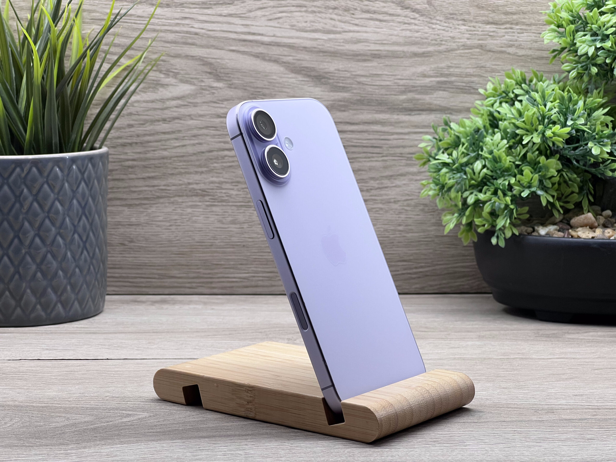 iPhone 17 Lavender 256GB 2 ÉV Garanciával Számlával Aksi 100%