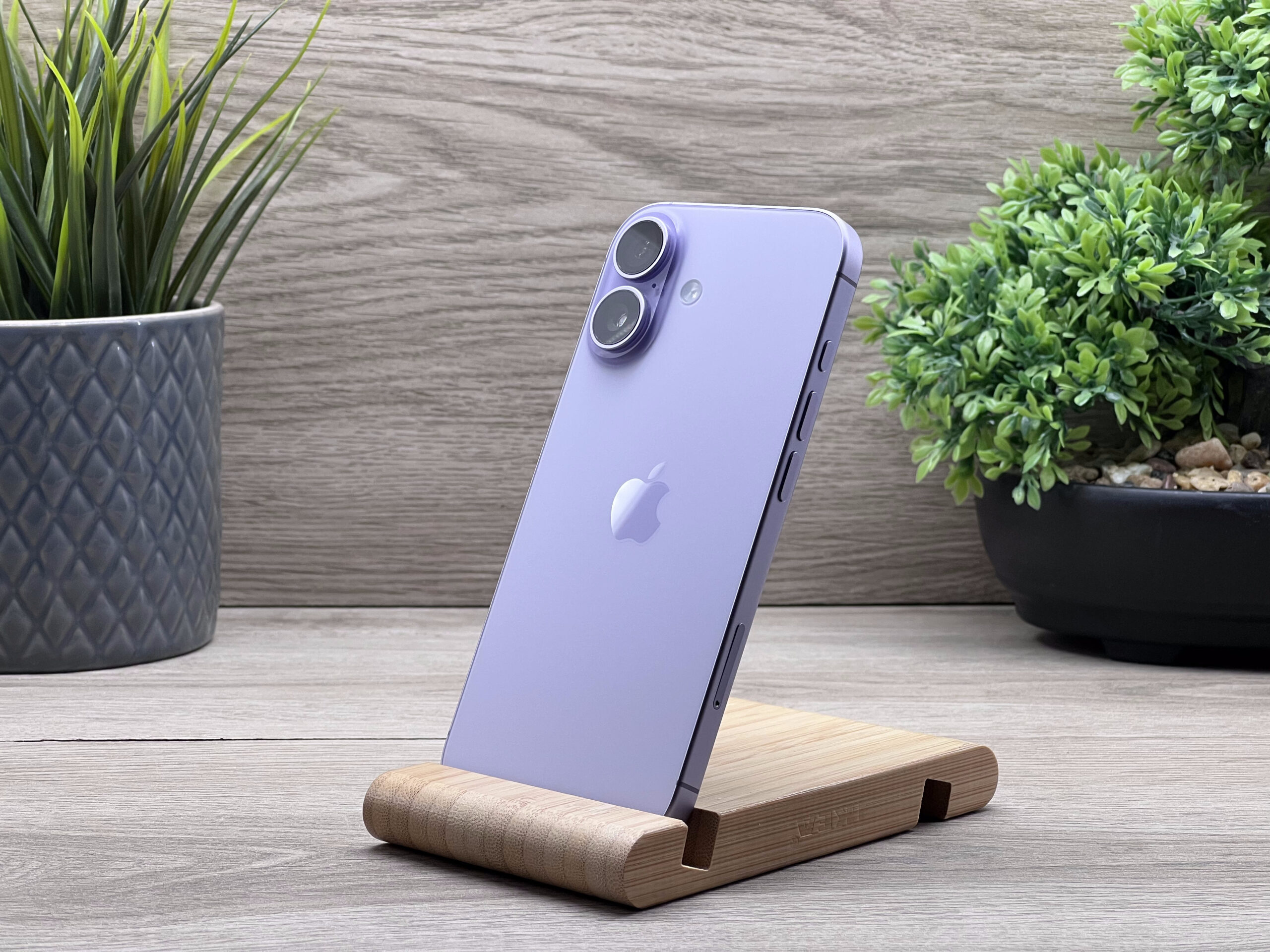 Hibátlan iPhone 17 Lavender 256GB 2 ÉV Garanciával Számlával Aksi 100%