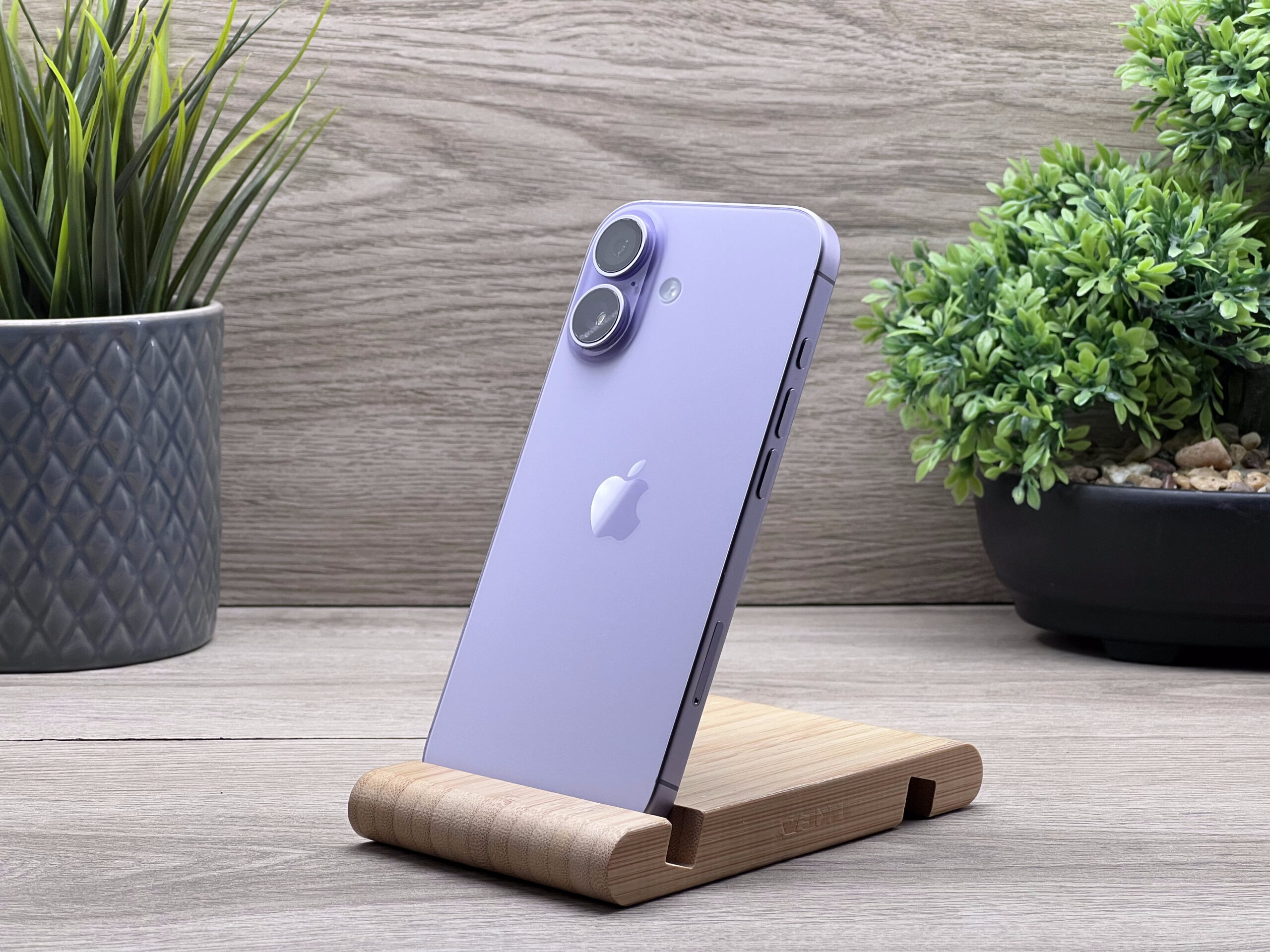 Hibátlan iPhone 17 Lavender 256GB 2 ÉV Garanciával Számlával Aksi 100%