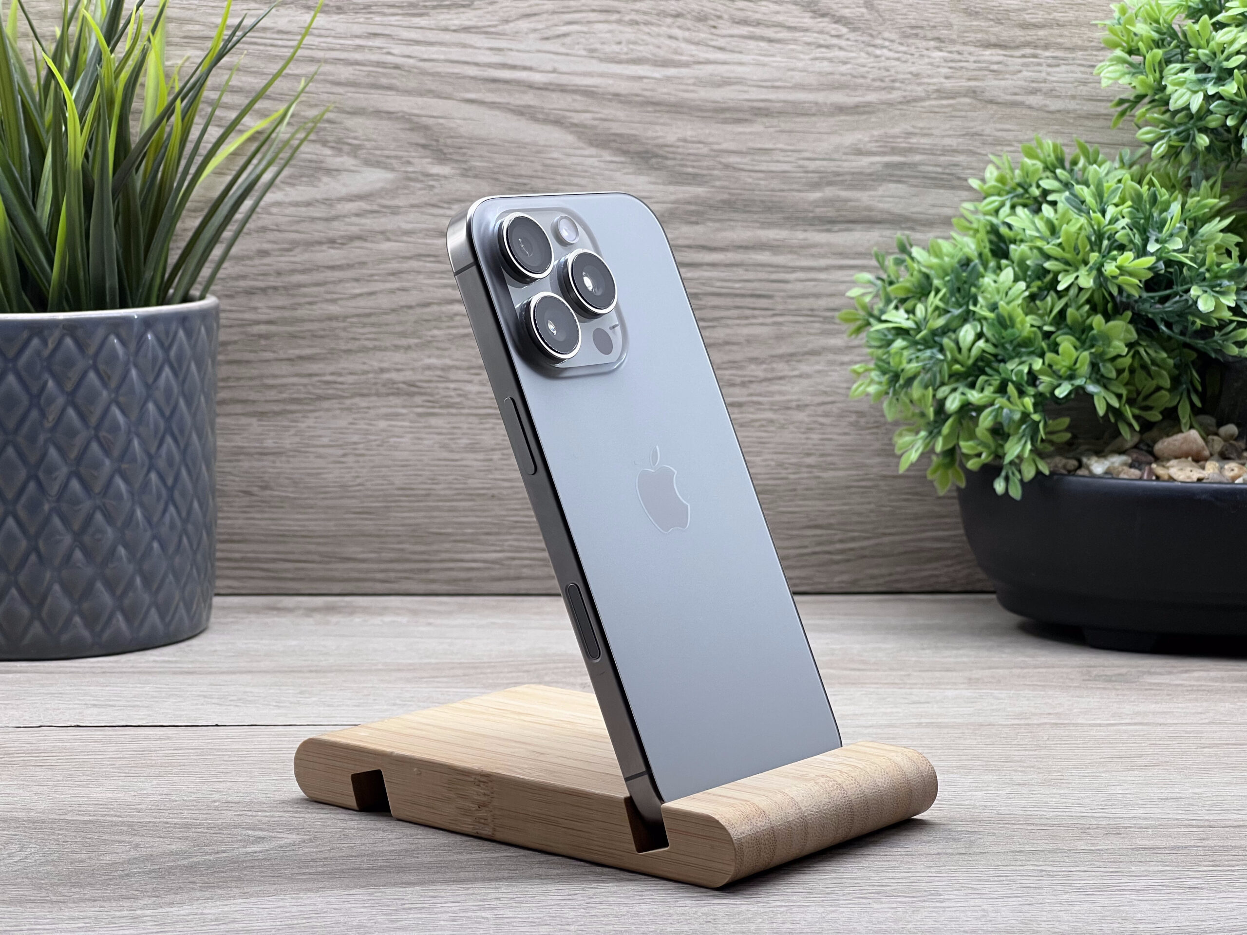 Hibátlan iPhone 16 Pro Natural Titanium 128GB 2 ÉV Garanciával Számlával