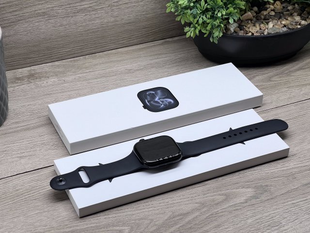 Hibátlan Apple Watch S11 Black 46mm 2 ÉV Garanciával Számlával Aksi 100%