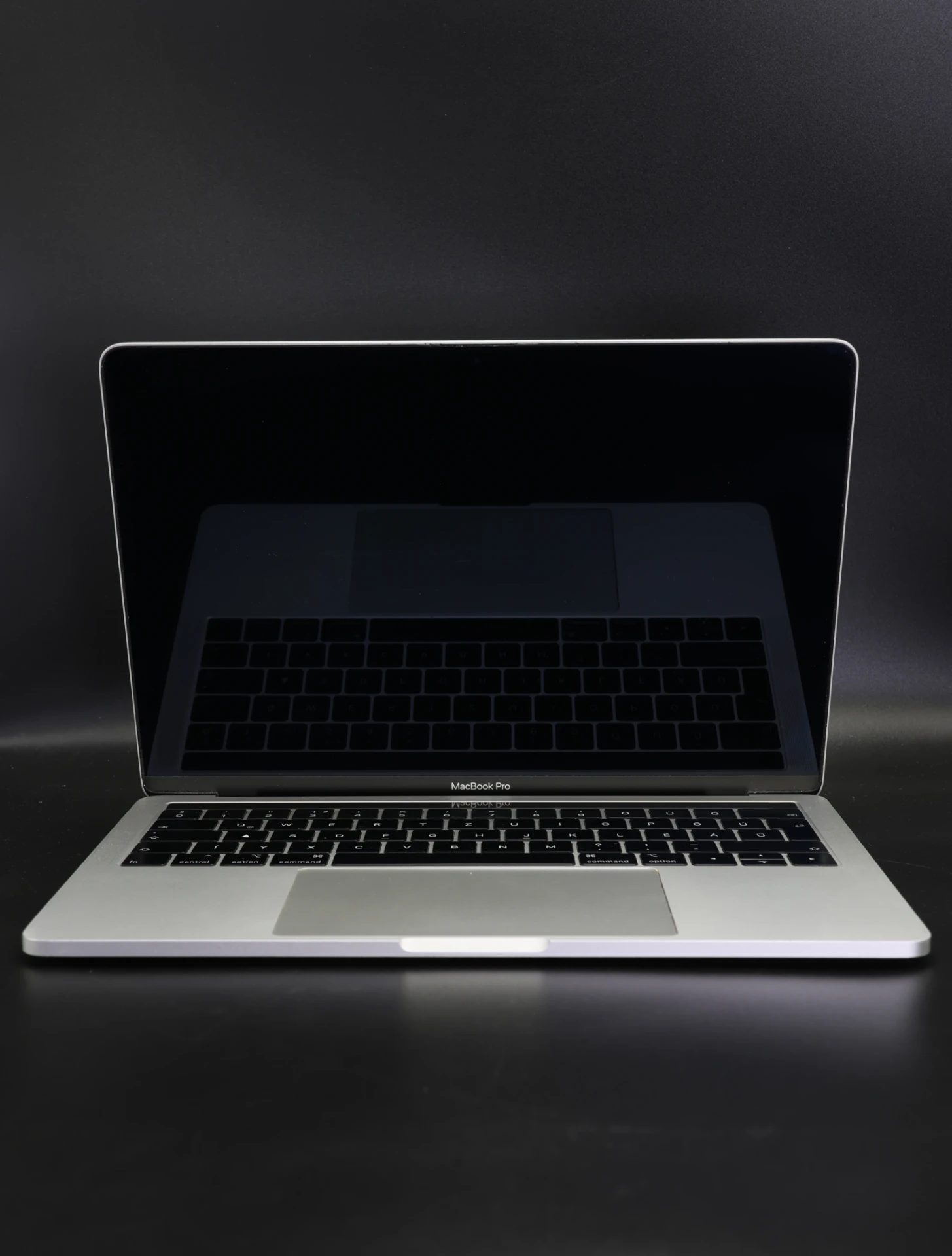 Apple MacBook Pro 13″ Touch Bar 2018 i5 256 GB Silver 100% akku - 12 HÓ GARANCIA