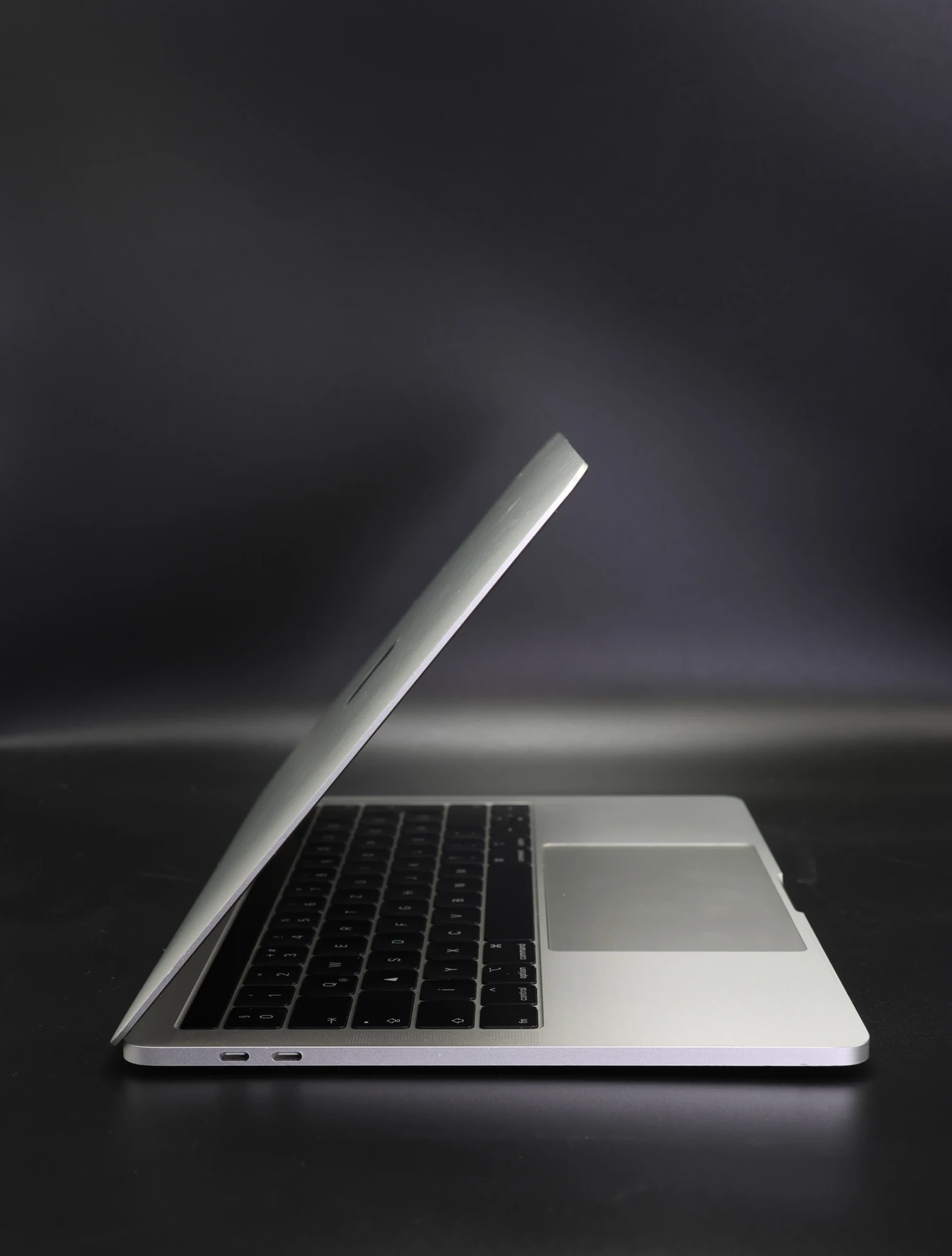 Apple MacBook Pro 13″ Touch Bar 2018 i5 256 GB Silver 100% akku - 12 HÓ GARANCIA