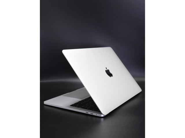 Apple MacBook Pro 13″ Touch Bar 2018 i5 256 GB Silver 100% akku - 12 HÓ GARANCIA