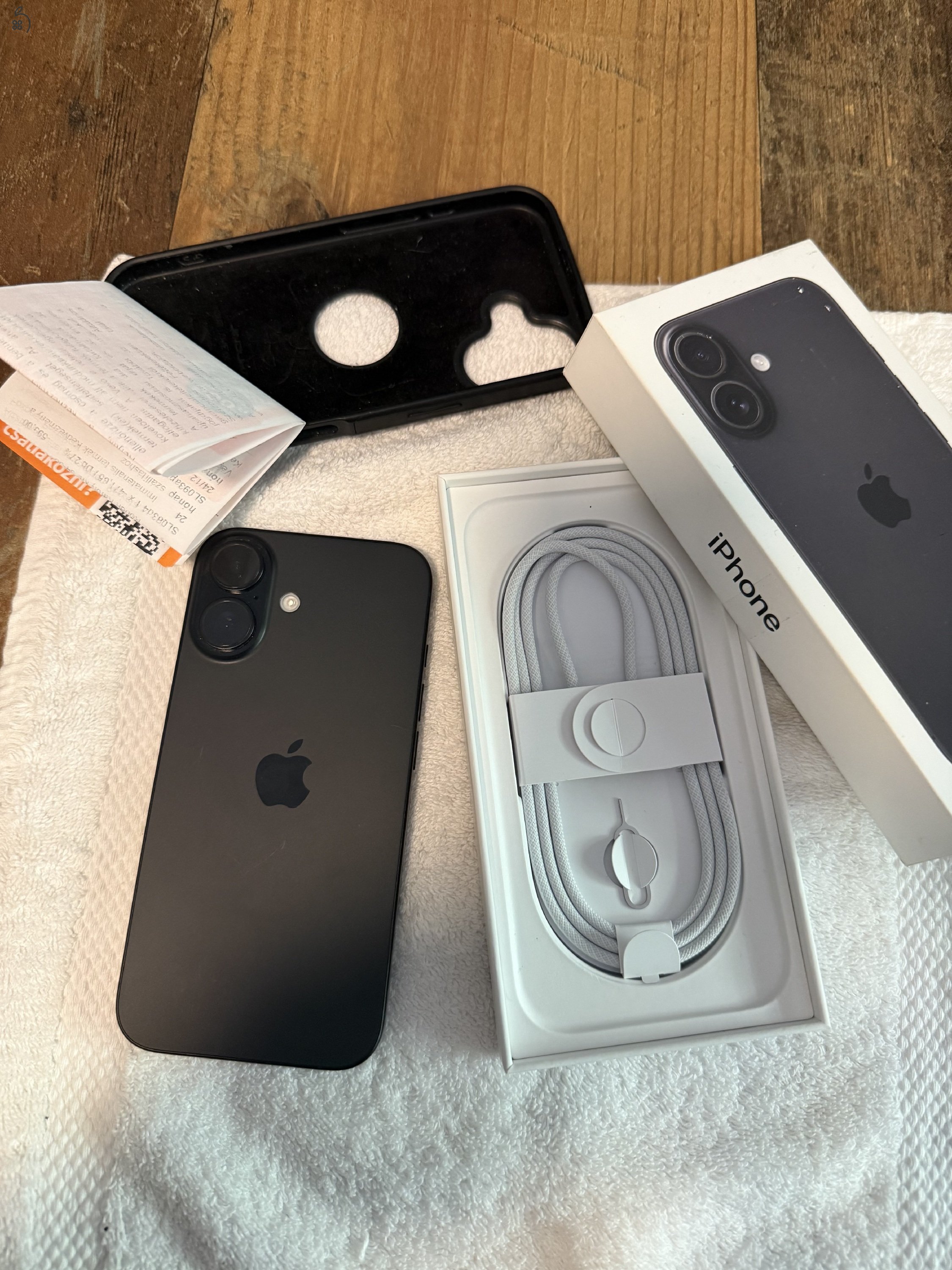 Iphone 16 256, 1 eves, karcmentes hibatlan 93%