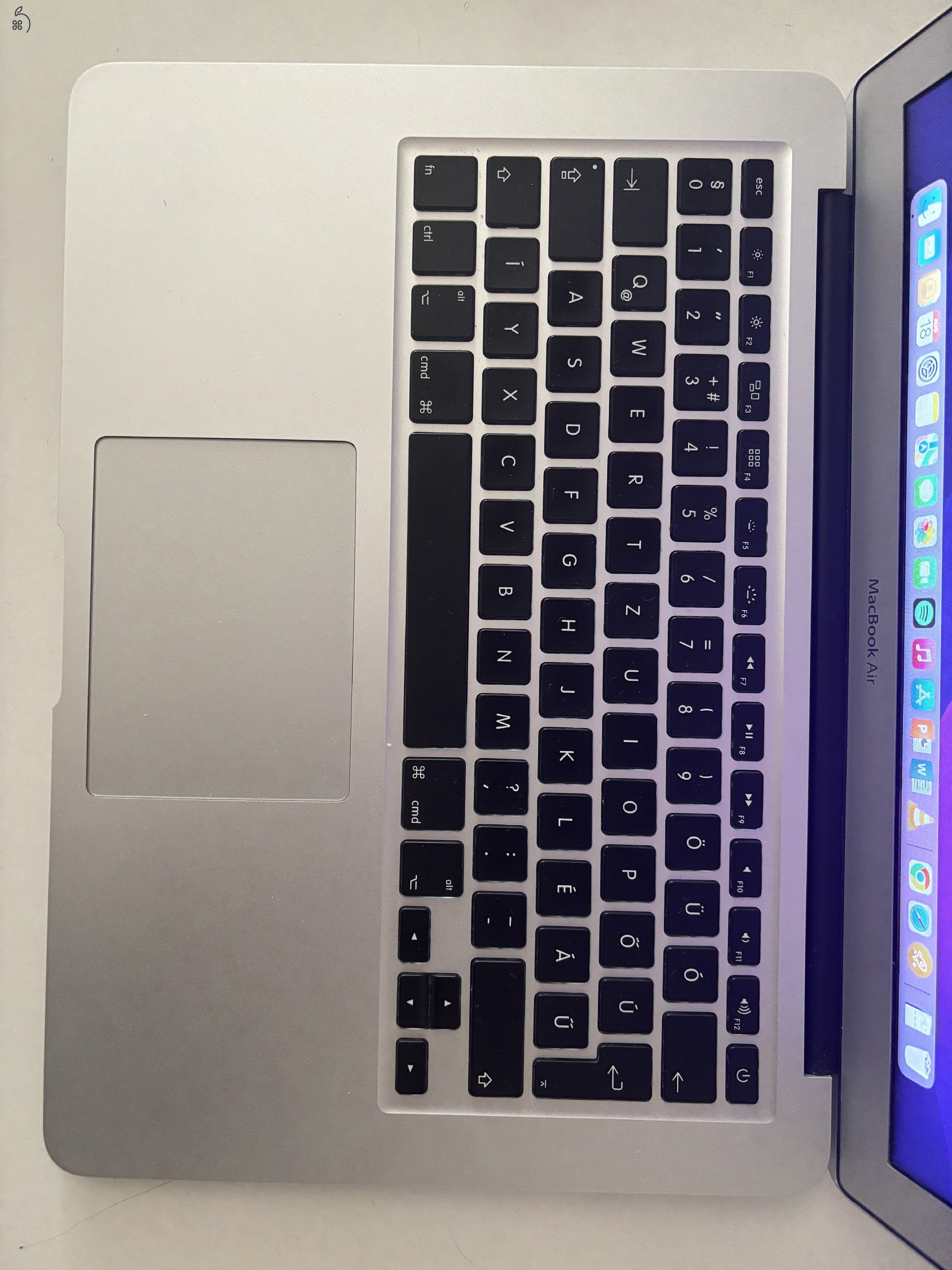 HASZNÁLT, MŰKÖDŐKÉPES MACBOOK AIR 13