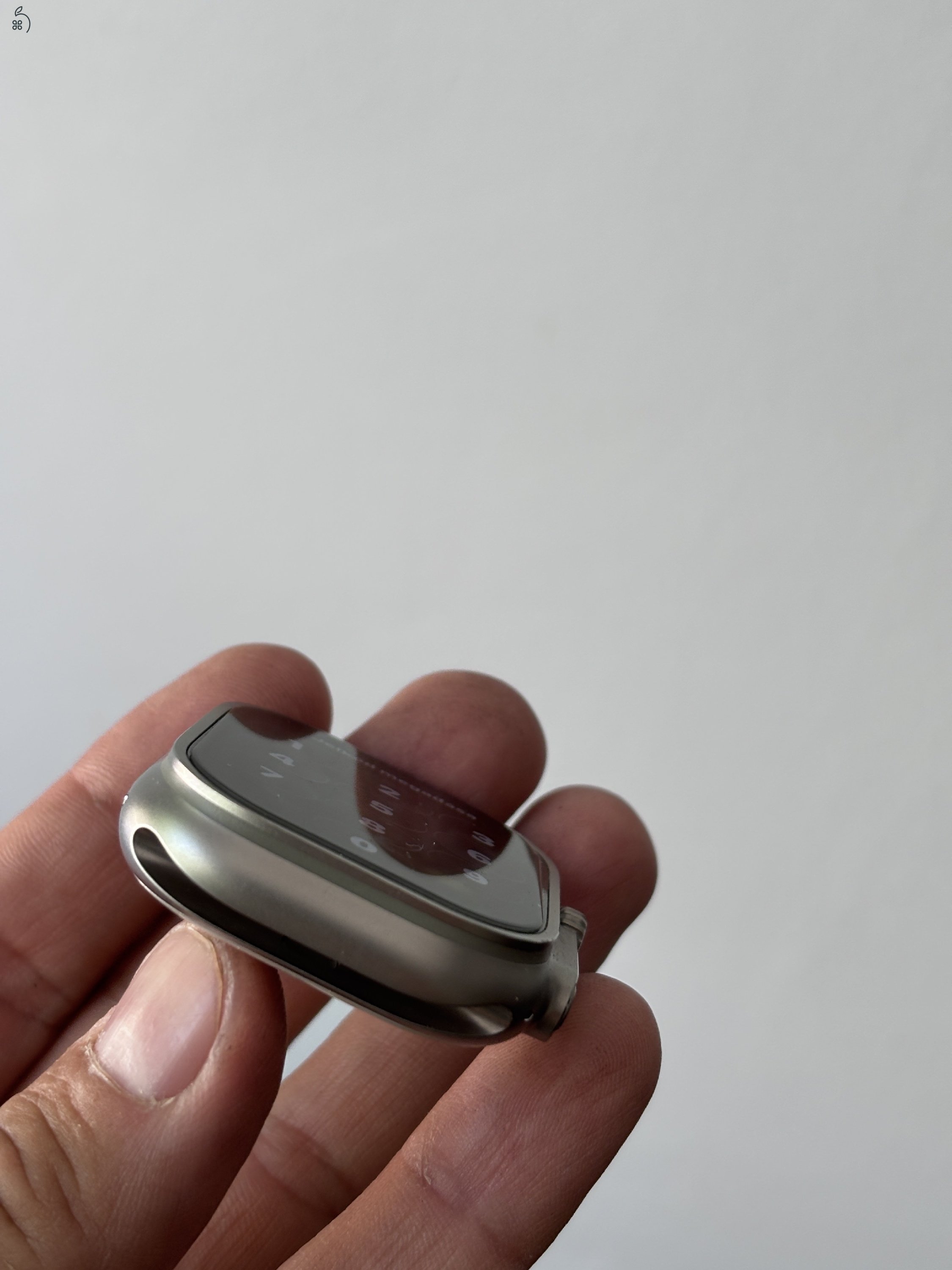 1,5 év garis Apple Watch ULTRA 2 49mm titán újszerű, akkumlátor 100% + 8 db szíj
